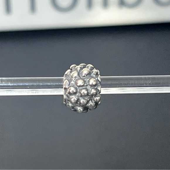 Trollbeads Retired Berry Bead - Picture 6 of 6